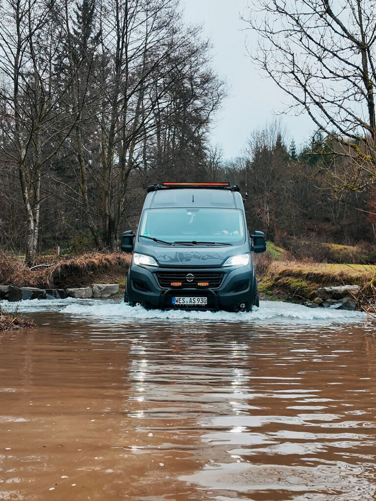 Flussdurchfahrt im Ducato Campervan in Deutschland