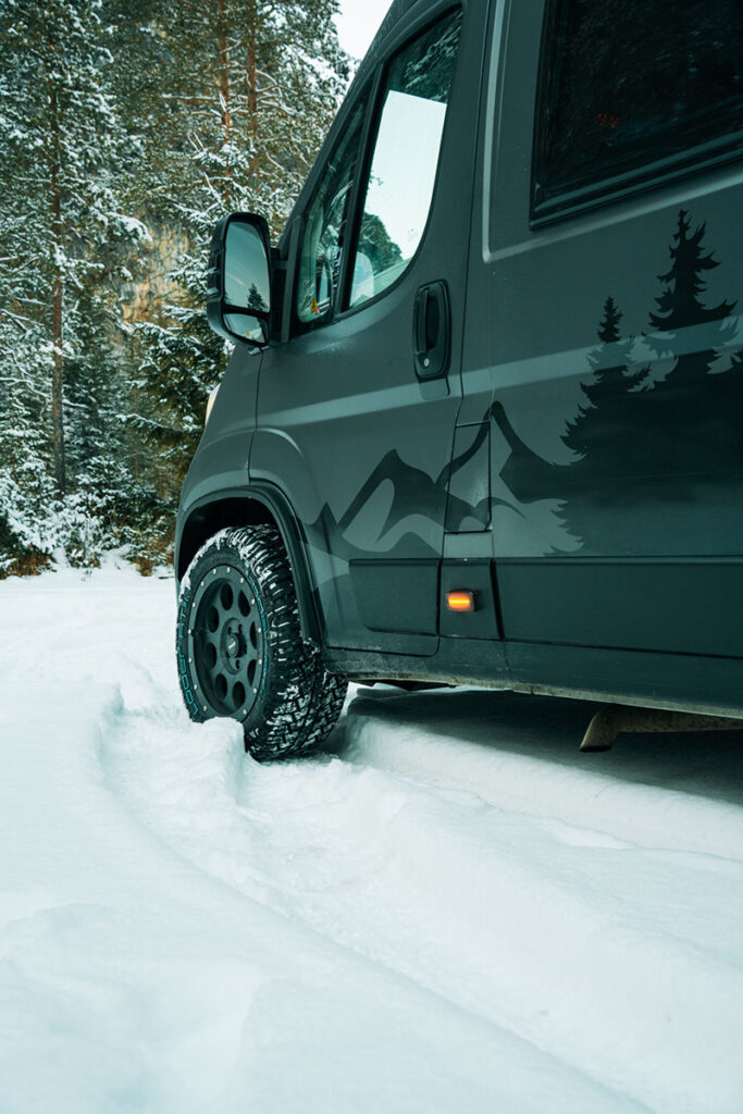 Fiat Ducato mit Loder AT1 im Schnee