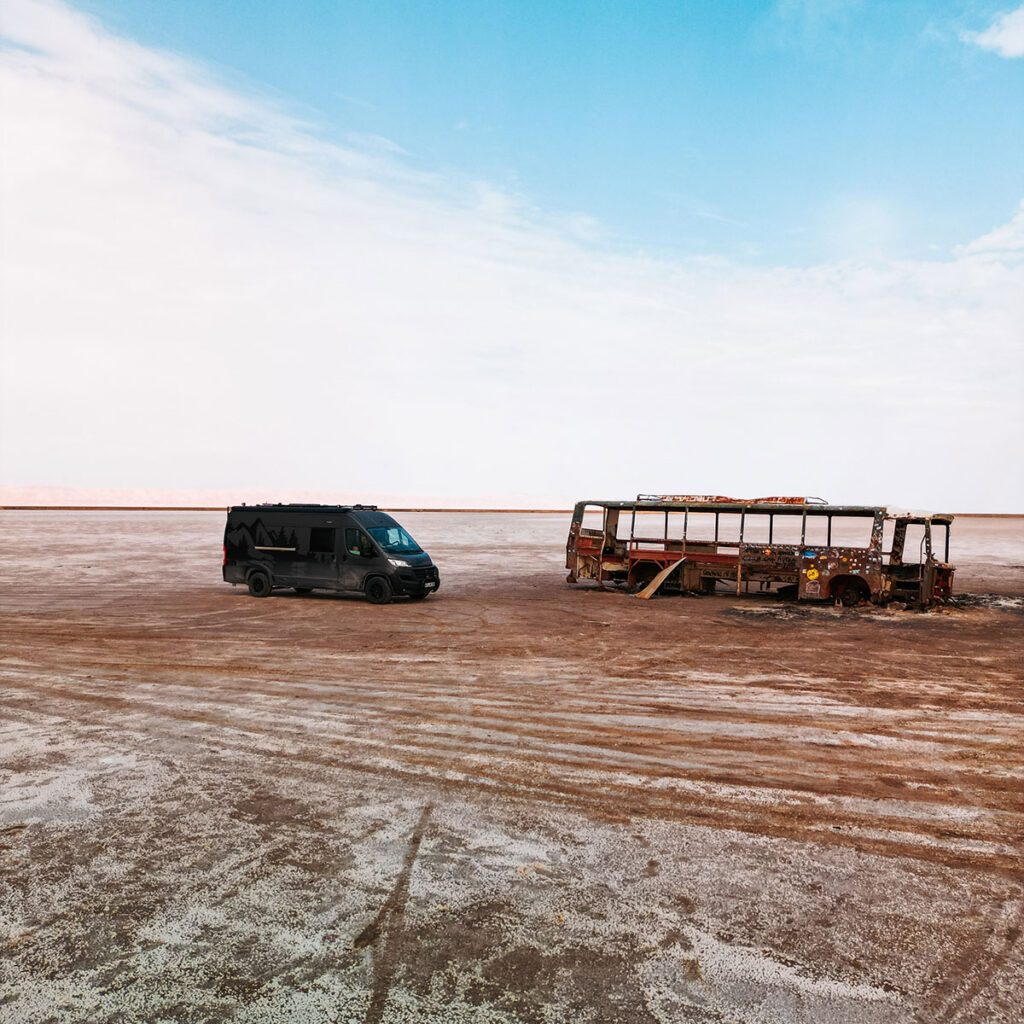 Verlassener Bus im Chott el Djerid, Tunesien