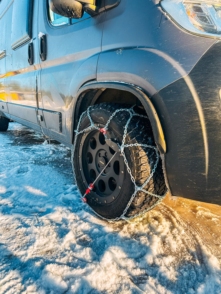 Schneeketten auf 18" AT Reifen mit Delta Felge